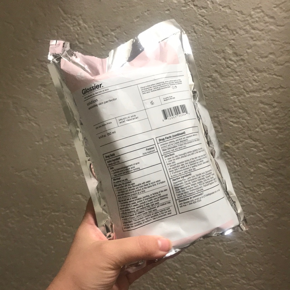 NEW UNUSED Glossier Solution